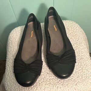 YUU Marcel Black flats